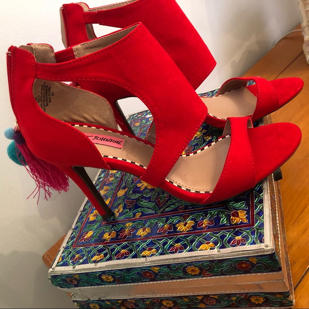 Betsy Johnson cute shoess